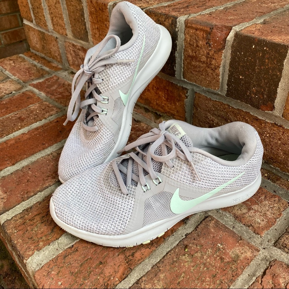 Nike Training Flex TR8 women’s 7W gray and mint